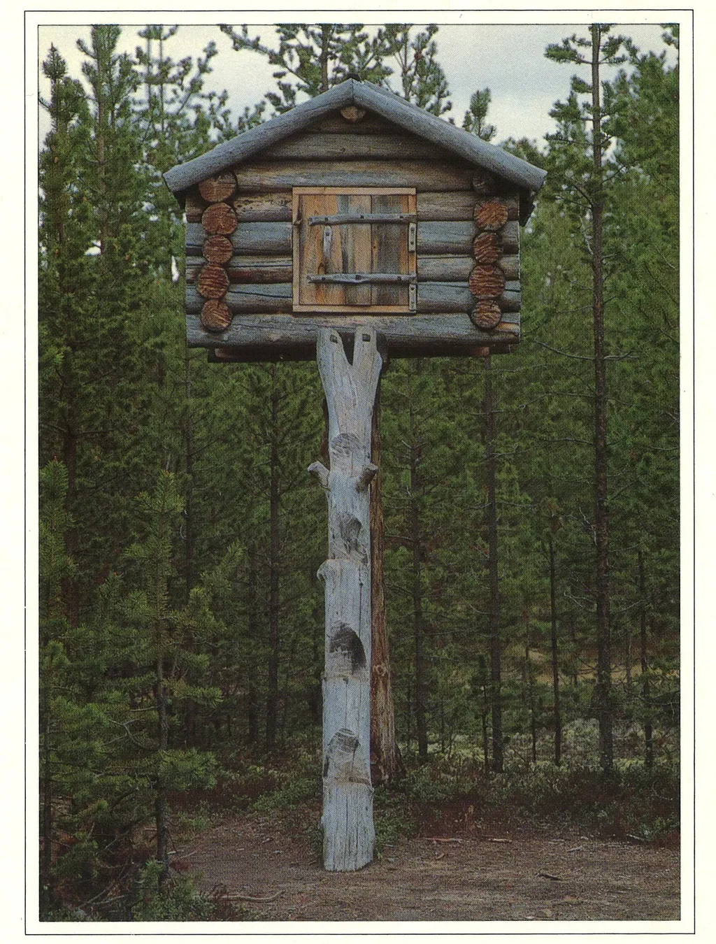 Njalla, et uthus på museets postkort fra 1990-tallet